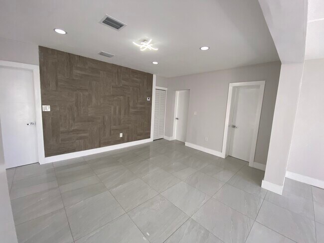 Foto del edificio - 1933 SW 17th Ct