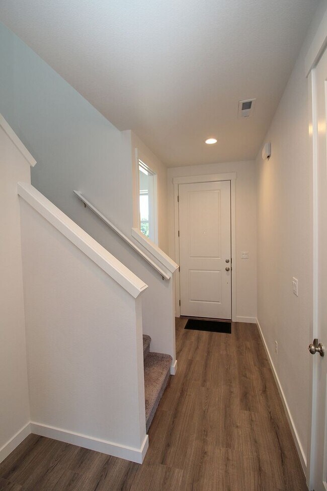 Building Photo - Newly Built 3 Bed/2.5 Bath Home in Pleasan...