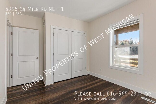 Foto del edificio - 5995 14 Mile Rd NE