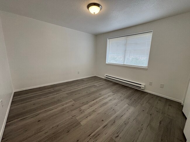 Building Photo - 883 Moccasin Ln