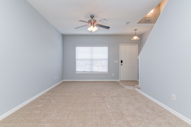Foto del edificio - RENT BY MAY 15TH and RECEIVE 2 WEEKS OFF Y...