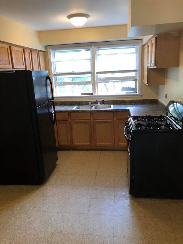 Foto principal - 9215 S Cottage Grove Ave
