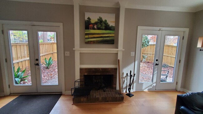 Foto del edificio - 5927 Sentinel Dr