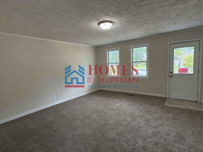 Building Photo - Three Bedroom House | Two Bathroom | Depos...
