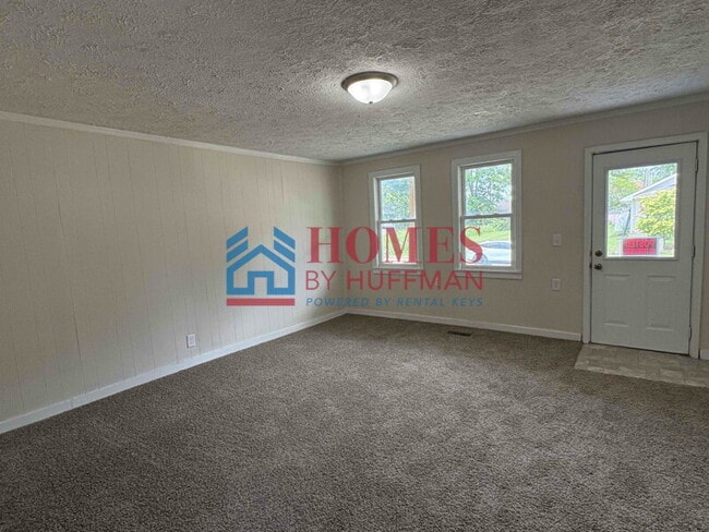 Building Photo - Three Bedroom House | Two Bathroom