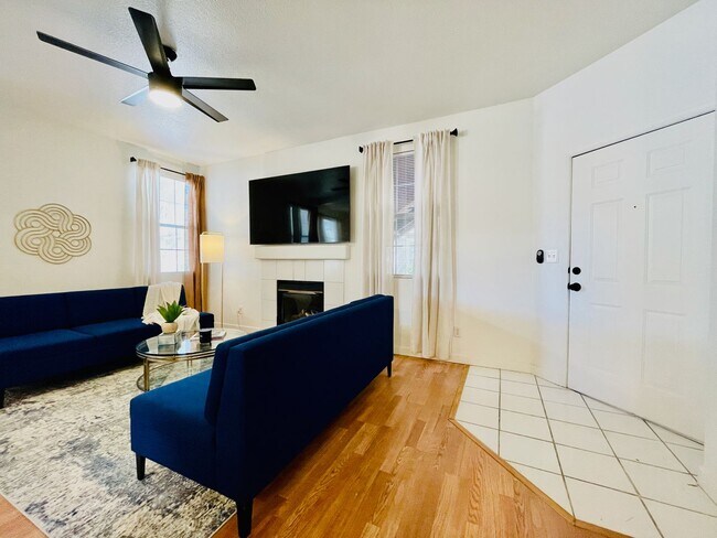 Building Photo - Completely Updated 3 bd, 2 bth, 1st Floor ...