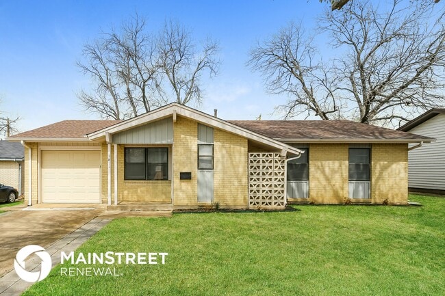 Building Photo - 1811 Mimosa Ave