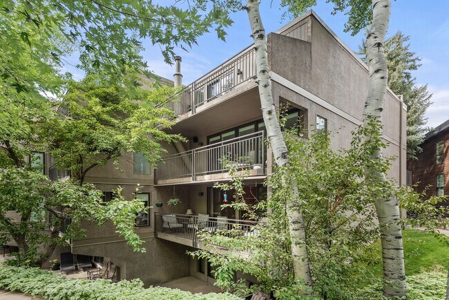 Foto del edificio - 800 E Hopkins Ave