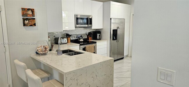 Foto del edificio - 1844 Salerno Cir