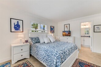 Building Photo - 980 7th Ave S