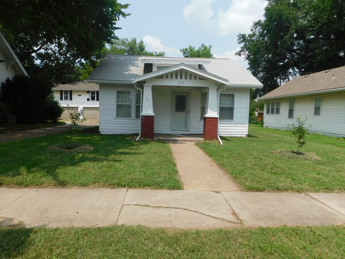 Primary Photo - Beautifully Remodeled 1 bedroom/1 bath Hou...