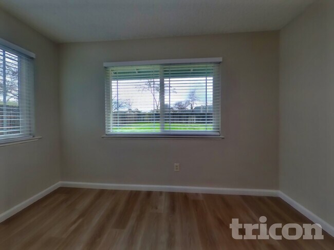 Foto del edificio - 9411 Aizenberg Cir