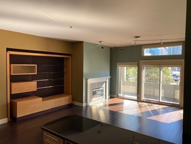 Foto del edificio - Beautiful and Historic condo just steps fr...