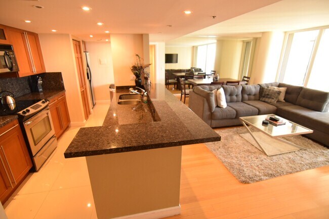 Foto del edificio - 1717 N Bayshore Dr