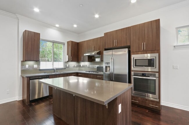 Foto del edificio - 908 N Santa Anita Ave