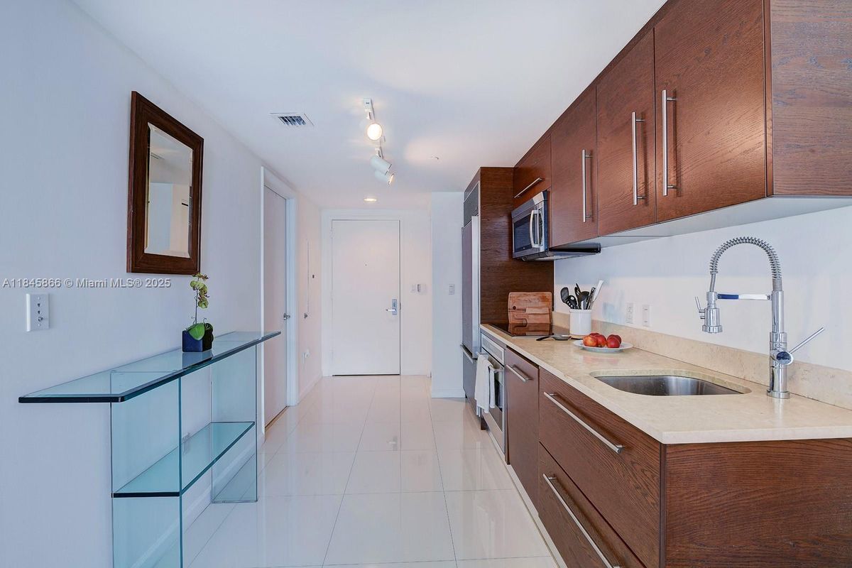 Foto del edificio - 465 Brickell Ave