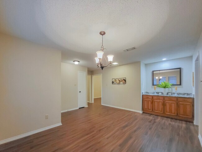 Building Photo - Stunning 3-2-2 in Arlington