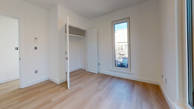 Foto del edificio - 2837 Washington St