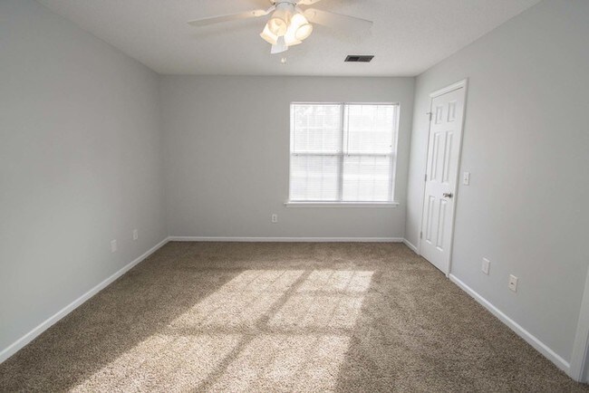 Building Photo - 204 Shropshire Dr