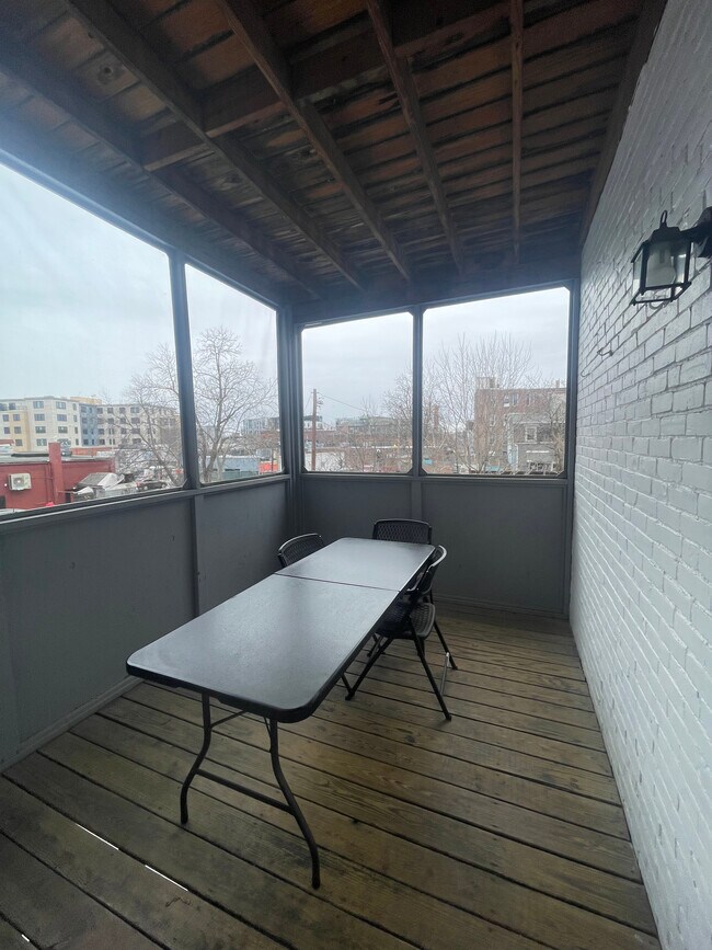 Foto del edificio - 8 Farrington Ave