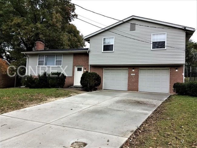 Building Photo - 2325 Whitewood Ln