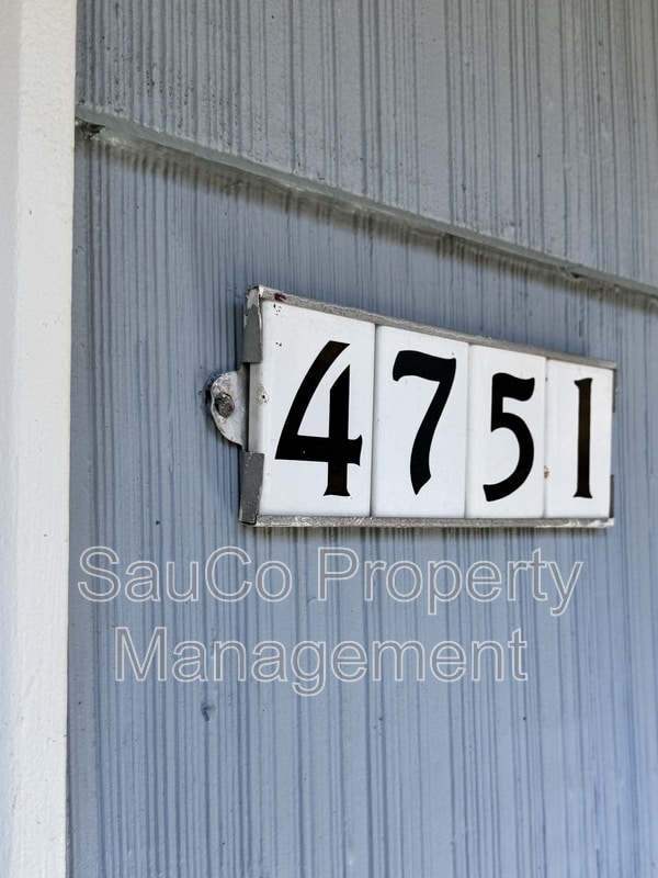 Foto del edificio - 4751 SW 53rd Ave