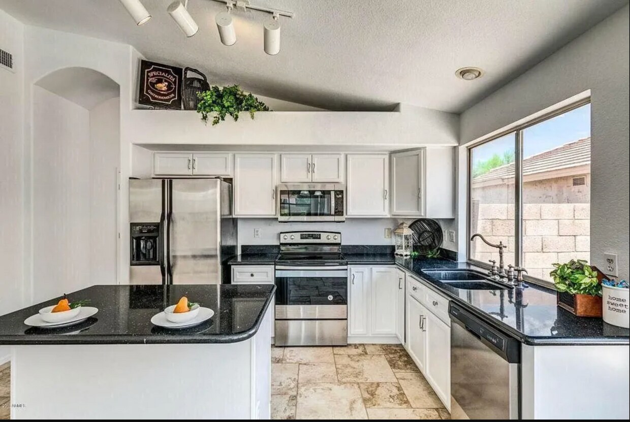 Foto del edificio - 4707 E Adobe Dr