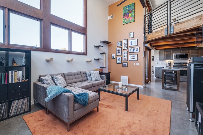 Building Photo - 380 10th St