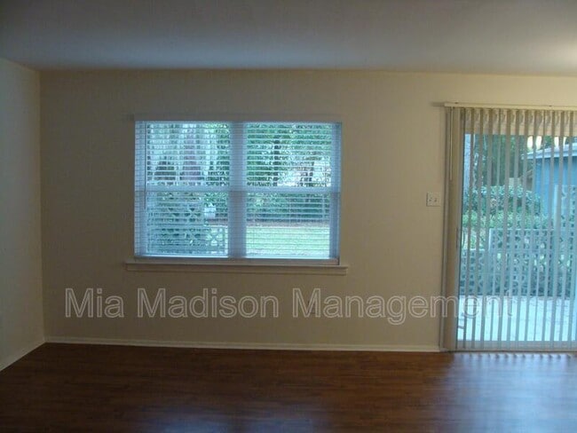 Building Photo - 112 Jacquelyn Dr