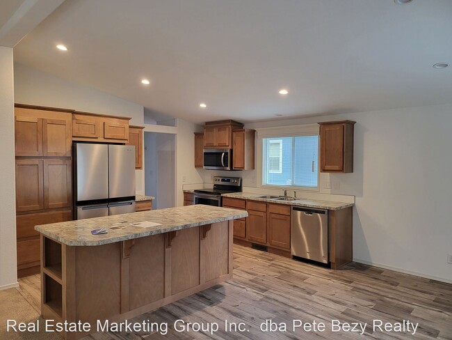 Building Photo - 3 br, 2 bath House - 418 Queen Ave