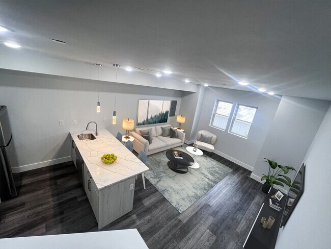 Building Photo - 1013 W Nevada St