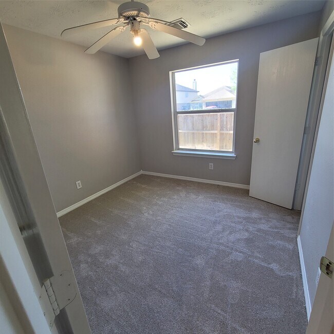 Foto del edificio - 2402 Montana Blue Dr