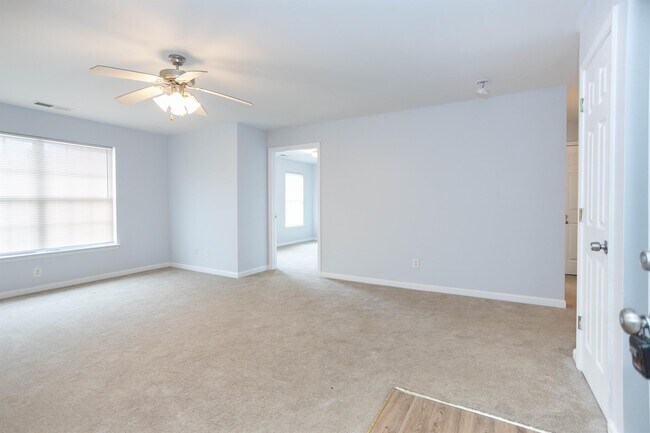 Building Photo - 1304 Stonehaven Cir