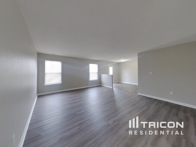 Foto del edificio - 703 Sweet Creek Dr
