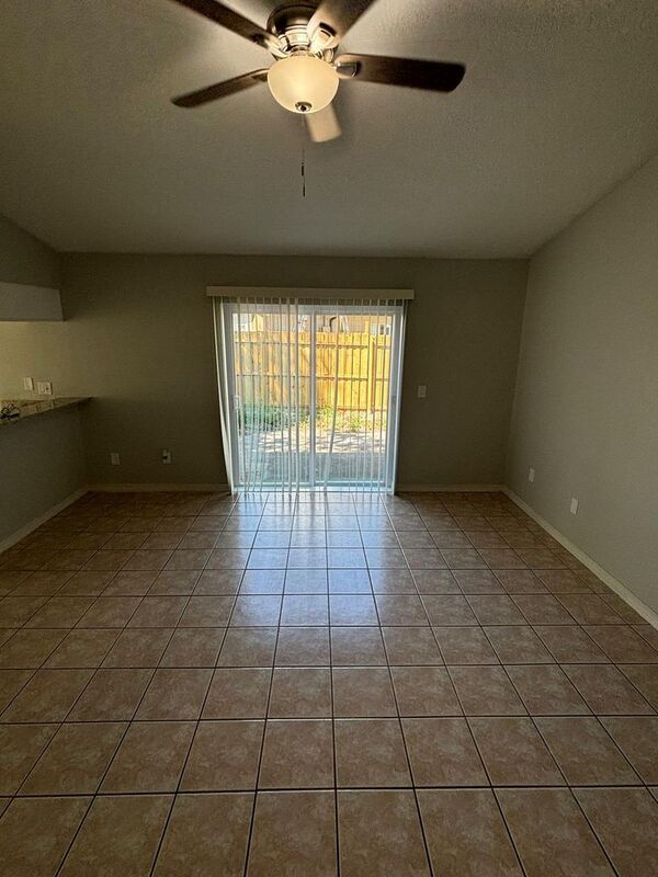 Foto del edificio - 4773 Robbins Ave