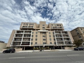 Building Photo - 235 W Park Ave