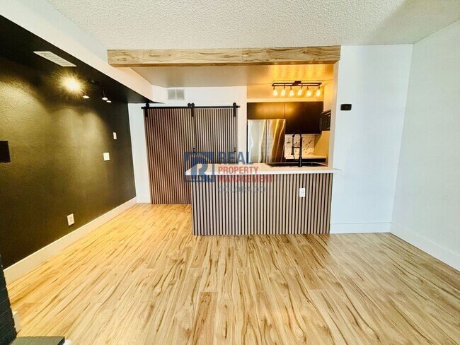 Foto del edificio - 5041 Garrison St