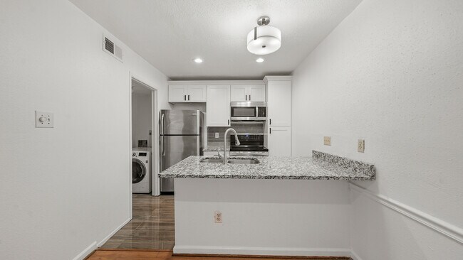 Foto del edificio - 2100 Wilcrest Dr