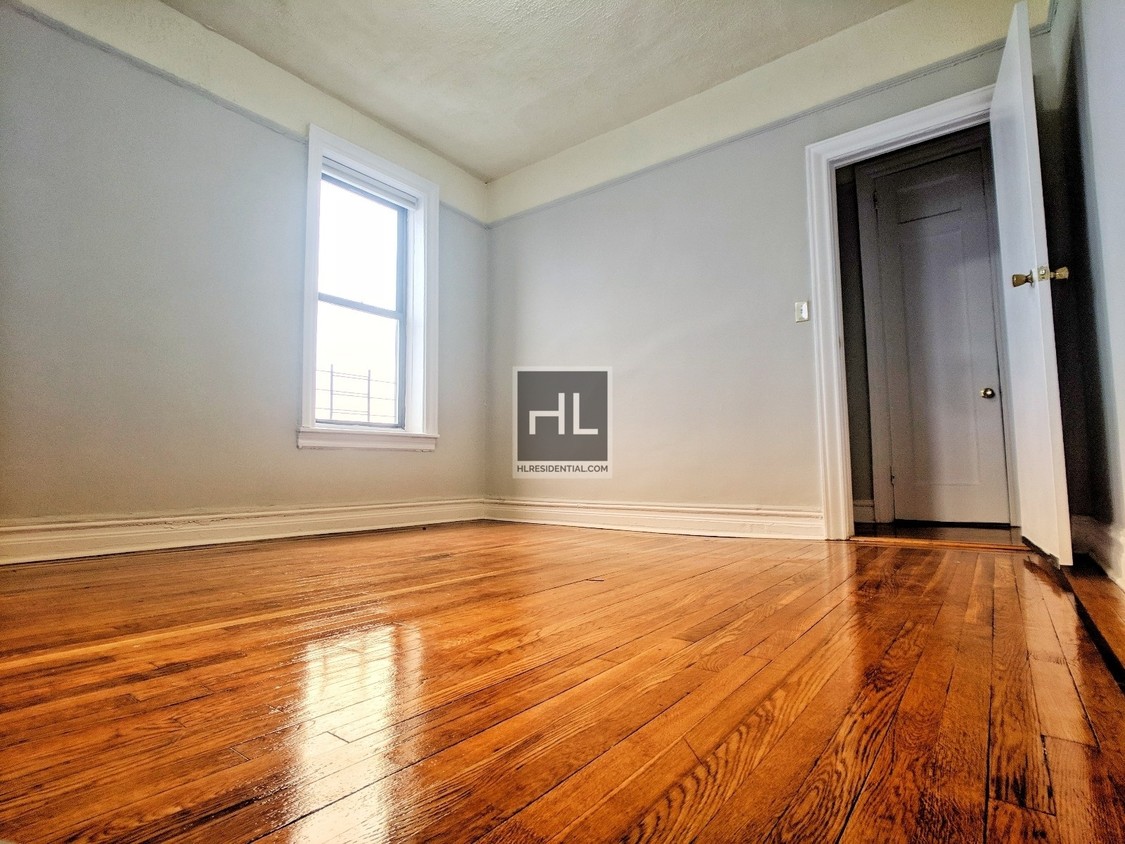 Building Photo - 85th Street