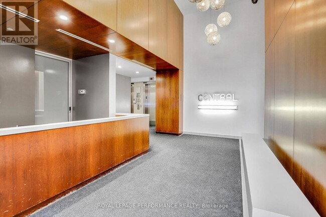 Photo du bâtiment - 815-354 GLADSTONE Ave