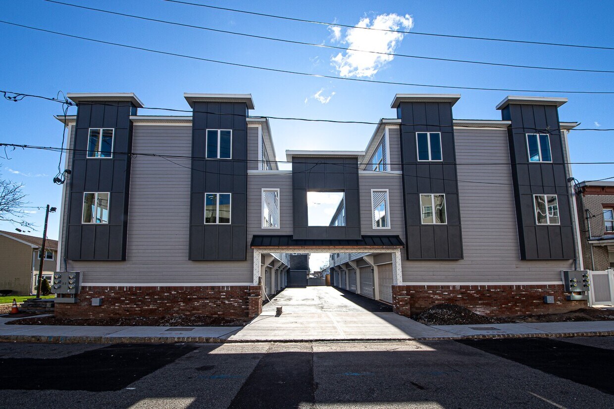 Primary Photo - Essex Apartments