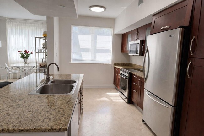 Building Photo - 20000 E Country Club Dr