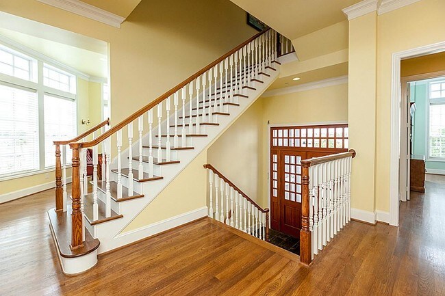 Building Photo - 2439 Lakewood Pointe Dr