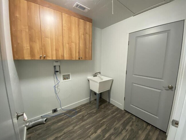 Foto del edificio - 705N US-191