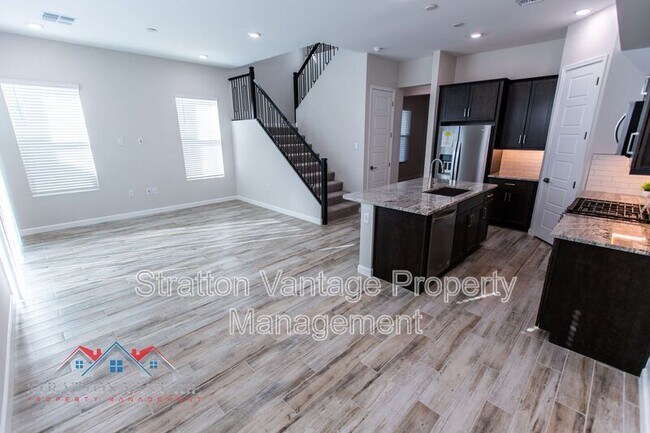 Building Photo - 5055 E Campo Bello Dr