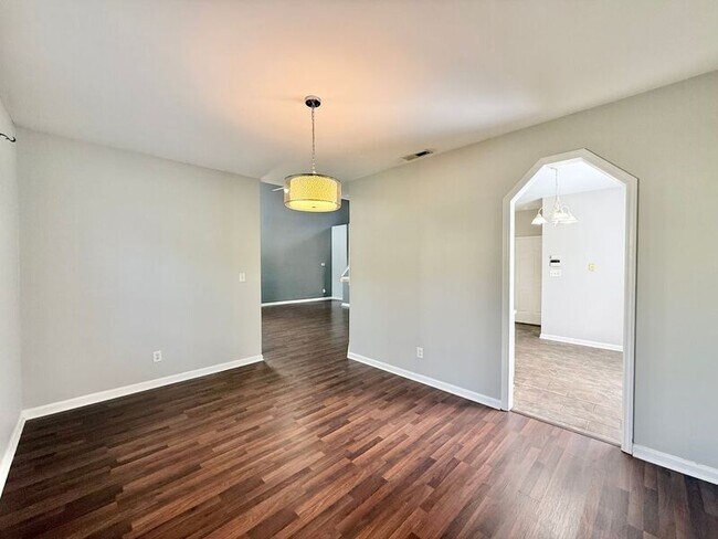 Foto del edificio - 1936 Cartier Ruby Ln