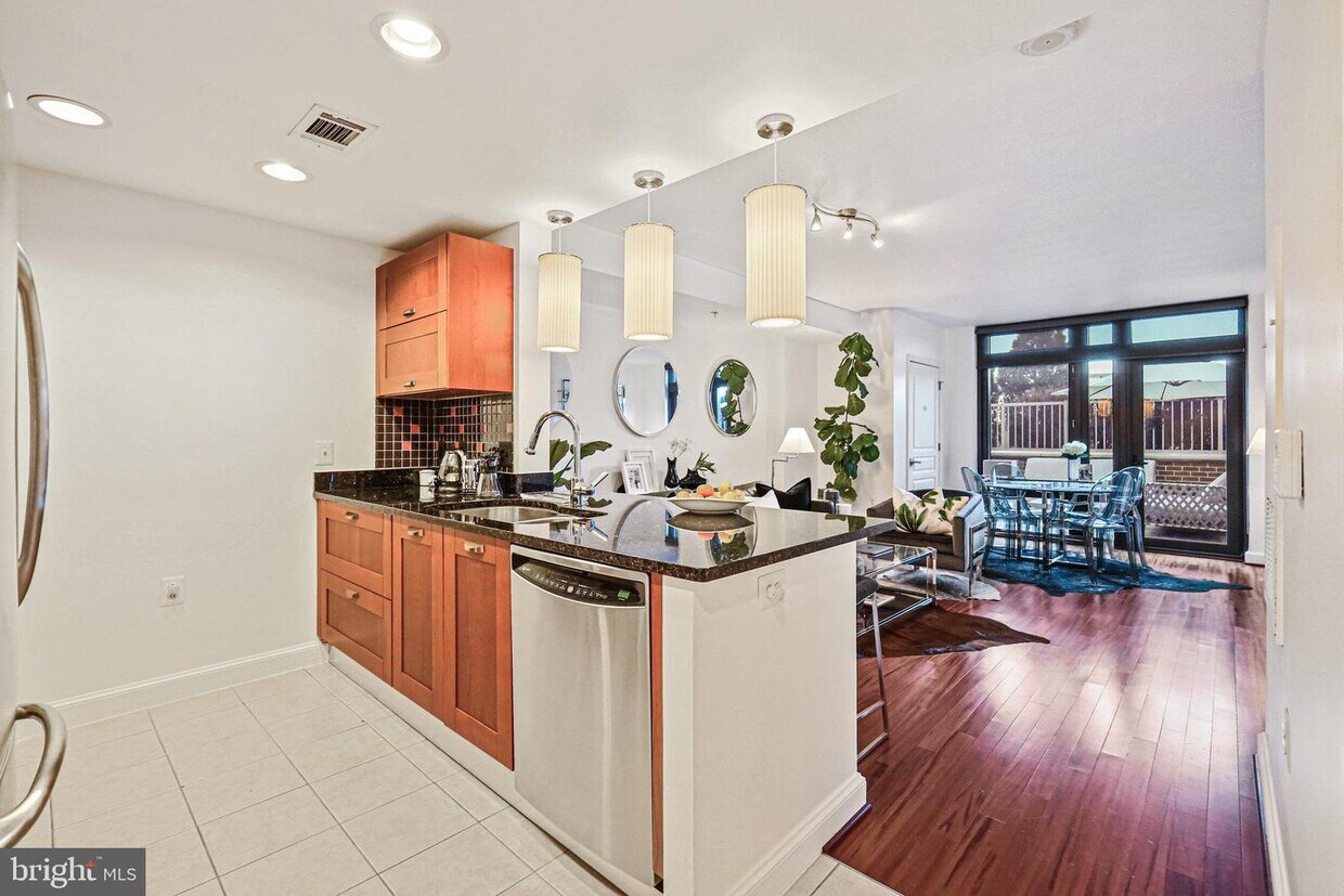 2451 Midtown Ave Unit 723, Alexandria, VA 22303 Room for Rent in