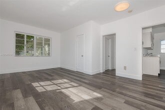 Building Photo - 8340 Crespi Blvd