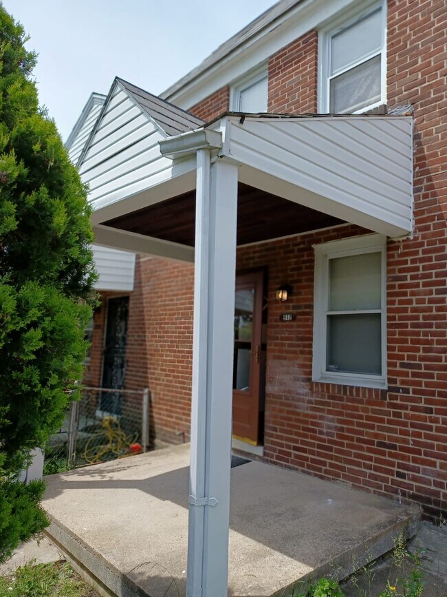 Building Photo - 912 Mt Holly St