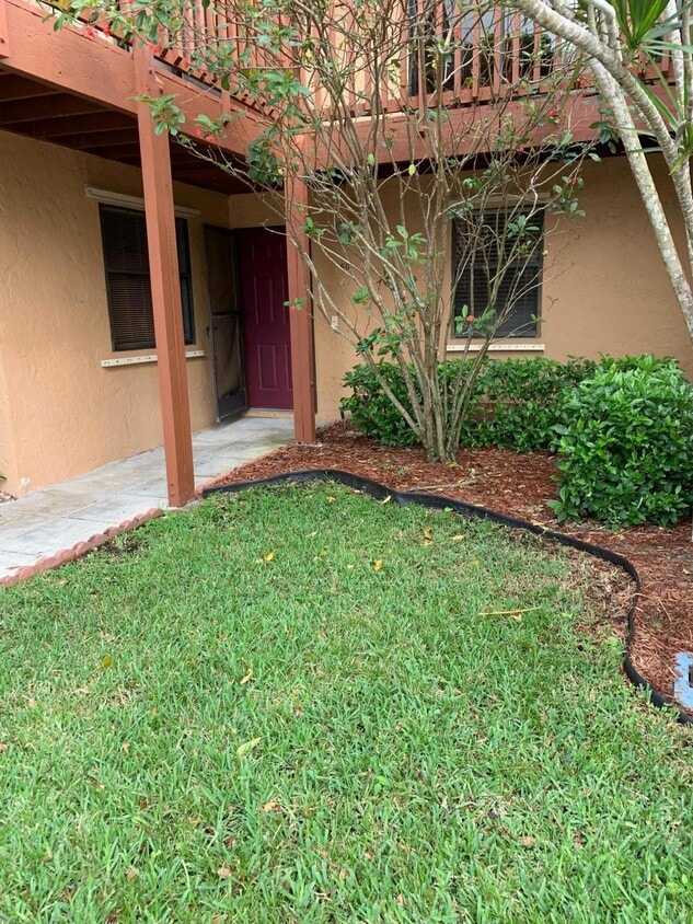 601 Lakeview Dr E Unit 601, Royal Palm Beach, FL 33411 Condo for Rent